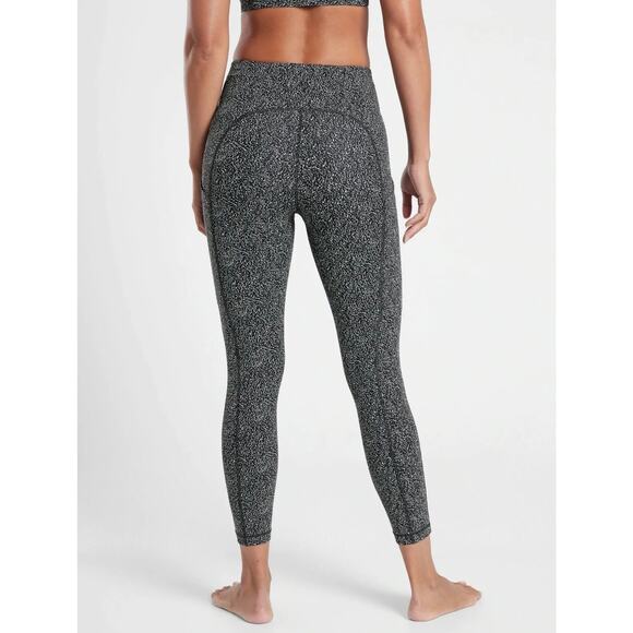 Athleta Women's Cheetah Salutation Stash Pocket Tight Gray White Size Medium - Picture 3 of 15